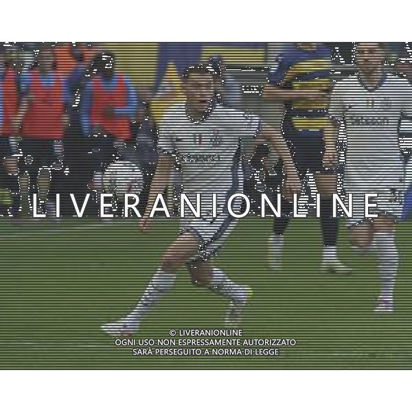Kristjan Asllani of Inter FC play the ball during Parma Calcio vs Internazionale FC, 31° Serie A Enilive 2024-25 game at Ennio Tardini stadium in Parma (PR), Italy, on April 05, 2025. (Photo by Davide Casentini)- AGENZIA ALDO LIVERANI SAS