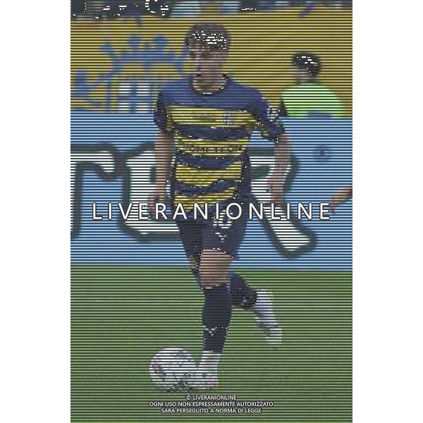 Adrian Bernabe’ of Parma AC play the ball during Parma Calcio vs Internazionale FC, 31° Serie A Enilive 2024-25 game at Ennio Tardini stadium in Parma (PR), Italy, on April 05, 2025. (Photo by Davide Casentini)- AGENZIA ALDO LIVERANI SAS