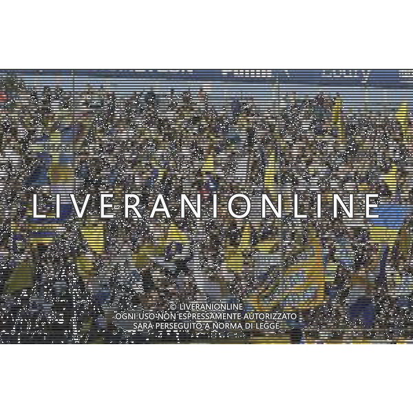 Tifosi - Parma fans fans show their support during Parma Calcio vs Internazionale FC, 31° Serie A Enilive 2024-25 game at Ennio Tardini stadium in Parma (PR), Italy, on April 05, 2025. (Photo by Davide Casentini)- AGENZIA ALDO LIVERANI SAS
