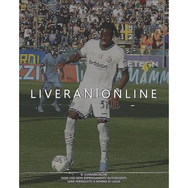 Yann Aurel Bisseck of Inter FC play the ball during Parma Calcio vs Internazionale FC, 31° Serie A Enilive 2024-25 game at Ennio Tardini stadium in Parma (PR), Italy, on April 05, 2025. (Photo by Davide Casentini)- AGENZIA ALDO LIVERANI SAS