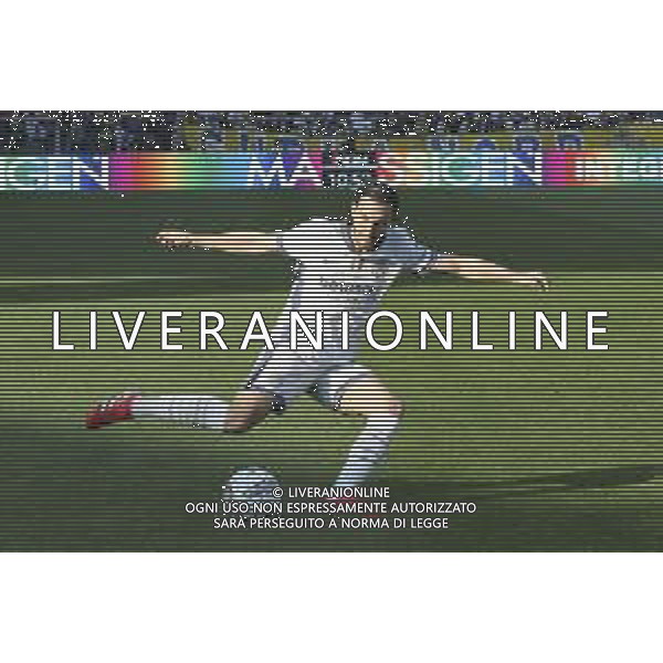 Matteo Darmian of Inter FC kick the ball during Parma Calcio vs Internazionale FC, 31° Serie A Enilive 2024-25 game at Ennio Tardini stadium in Parma (PR), Italy, on April 05, 2025. (Photo by Davide Casentini)- AGENZIA ALDO LIVERANI SAS