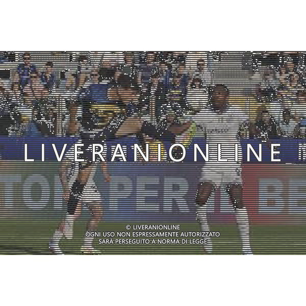 Enrico Delprato of Parma AC battle for the ball with Marcus Thuram of Inter FC during Parma Calcio vs Internazionale FC, 31° Serie A Enilive 2024-25 game at Ennio Tardini stadium in Parma (PR), Italy, on April 05, 2025. (Photo by Davide Casentini)- AGENZIA ALDO LIVERANI SAS