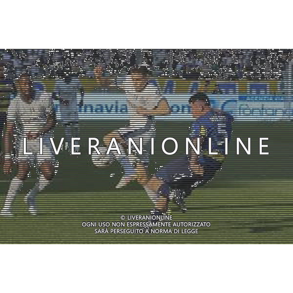 Lautaro Rodrigo Valenti of Parma AC battle for the ball with Kristjan Asllani of Inter FC during Parma Calcio vs Internazionale FC, 31° Serie A Enilive 2024-25 game at Ennio Tardini stadium in Parma (PR), Italy, on April 05, 2025. (Photo by Davide Casentini)- AGENZIA ALDO LIVERANI SAS