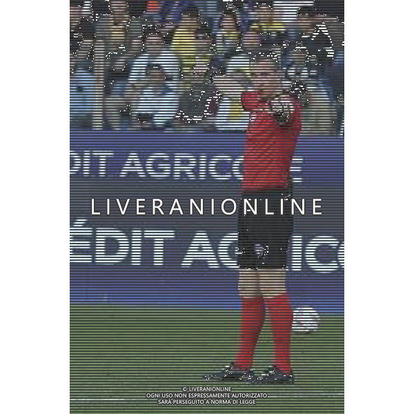 arbitro - The Referee Daniele Doveri gestures during Parma Calcio vs Internazionale FC, 31° Serie A Enilive 2024-25 game at Ennio Tardini stadium in Parma (PR), Italy, on April 05, 2025. (Photo by Davide Casentini)- AGENZIA ALDO LIVERANI SAS