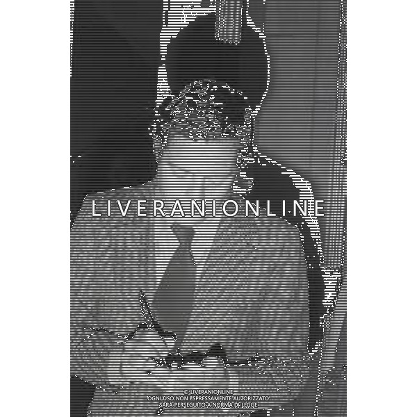 NEG-RETROSPETTIVA MARCELLO MASTROIANNI ATTORE NELLA FOTO MARCELLO MASTROIANNI ALLA PRESENTAZIONE DELLA COMMEDIA “PERMETTE ? ROCCO PAPALEO “ NELL\'ANNO 1971 A ROMA ARCHIVIO GIOVANNI LIVERANI -AG ALDO LIVERANI SAS