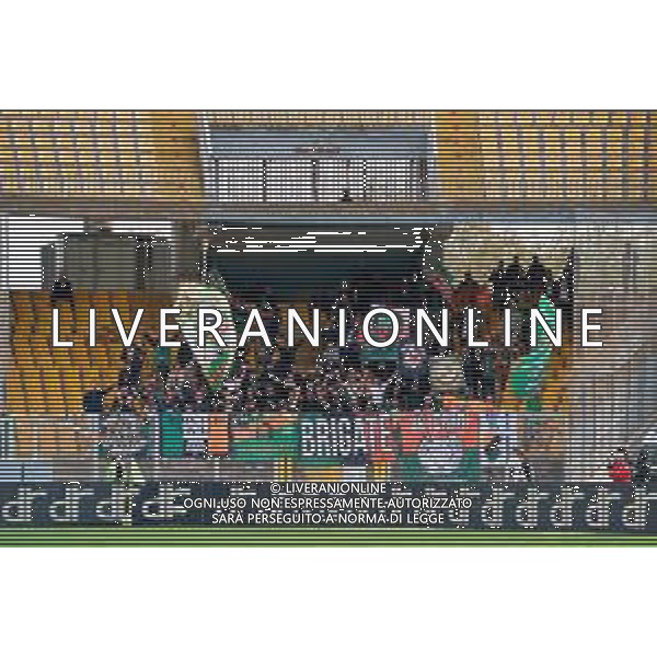 TVEM April 06, 2025 Lecce, Italy - US Lecce vs Venezia FC - Italian soccer serie A 2024/25 - Via Del Mare Stadium. In the pic: Supporters of Venezia FC - tifosi ©TVEM Emmanuele Mastrodonato - AGENZIA ALDO LIVERANI SAS