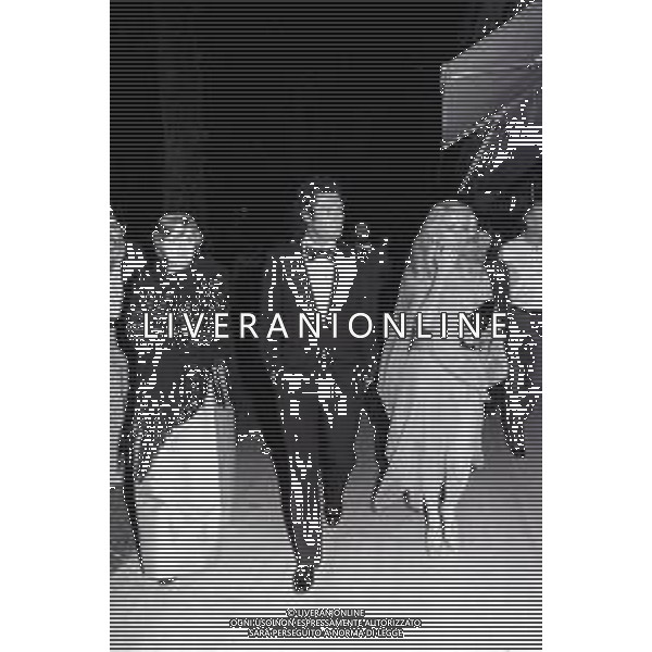 NEG-RETROSPETTIVA MARCELLO MASTROIANNI ATTORE NELLA FOTO MARCELLO MASTROIANNI CON CATHERINE DENEUVE E ANDREA FERREOL NELL\'ANNO 1973 A CANNES AG ALDO LIVERANI SAS 