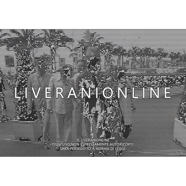 NEG-RETROSPETTIVA MARCELLO MASTROIANNI ATTORE NELLA FOTO MARCELLO MASTROIANNI CON PHILIPPEPE NOIRET-GIAN MARCO FERRERI-MICHEL PICCOLI-UGO TOGNAZZI -ANDREA FERREOL NELL\'ANNO 1973 A CANNES AG ALDO LIVERANI SAS  