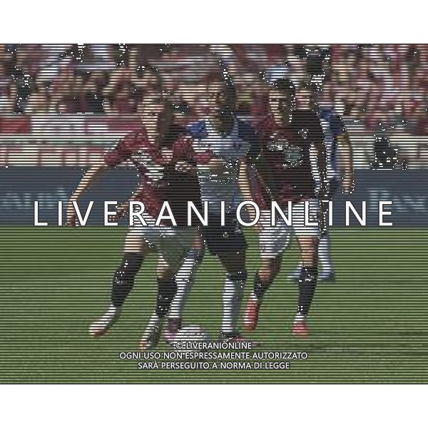 Marcus Holmgren Pedersen of Torino FC competes for the ball with Antoine Bernède of Hellas Verona FC during Torino FC vs Hellas Verona FC, 31° Serie A Enilive 2024-25 game at Olimpic stadium - Grande Torino in Torino (TO), Italy, on April 06, 2025. (Photo by Davide Casentini)- AGENZIA ALDO LIVERANI SAS