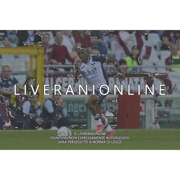 Jackson Tchatchoua of Hellas Verona FC play the ball during Torino FC vs Hellas Verona FC, 31° Serie A Enilive 2024-25 game at Olimpic stadium - Grande Torino in Torino (TO), Italy, on April 06, 2025. (Photo by Davide Casentini)- AGENZIA ALDO LIVERANI SAS