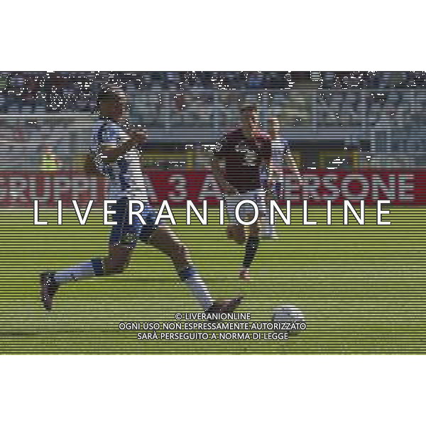 Antoine Bernede of Hellas Verona FC play the ball during Torino FC vs Hellas Verona FC, 31° Serie A Enilive 2024-25 game at Olimpic stadium - Grande Torino in Torino (TO), Italy, on April 06, 2025. (Photo by Davide Casentini)- AGENZIA ALDO LIVERANI SAS