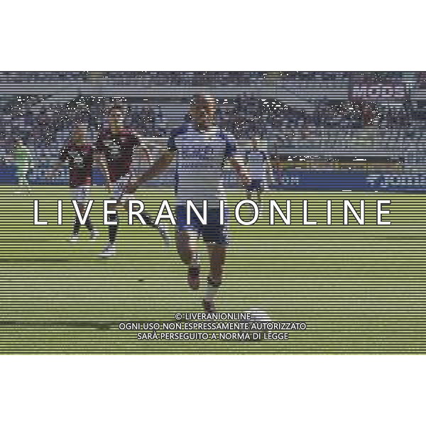 Antoine Bernede of Hellas Verona FC play the ball during Torino FC vs Hellas Verona FC, 31° Serie A Enilive 2024-25 game at Olimpic stadium - Grande Torino in Torino (TO), Italy, on April 06, 2025. (Photo by Davide Casentini)- AGENZIA ALDO LIVERANI SAS