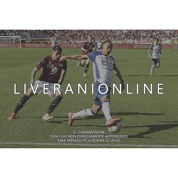Dailon Rocha Livramento of Hellas Verona FC FC competes for the ball with Guillermo Maripán of Torino FC during Torino FC vs Hellas Verona FC, 31° Serie A Enilive 2024-25 game at Olimpic stadium - Grande Torino in Torino (TO), Italy, on April 06, 2025. (Photo by Davide Casentini)- AGENZIA ALDO LIVERANI SAS