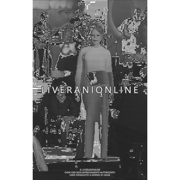 NEG-RETROSPETTIVA MINA MAZZINI CANTANTE NELLA FOTO MINA MAZZINI NELL\'ANNO 1965 FOTO PIERO PASCUTTINI-ARCHIVIO GIOVANNI LIVERANI-AG ALDO LIVERANI SAS