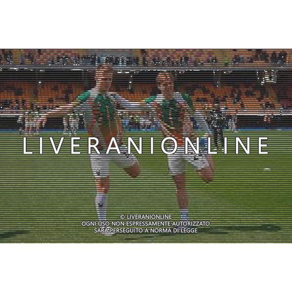 TVEM April 06, 2025 Lecce, Italy - US Lecce vs Venezia FC - Italian soccer serie A 2024/25 - Via Del Mare Stadium. In the pic: Hans Nicolussi Caviglia of Venezia FC and Alessio Zerbin of Venezia FC warms up ©TVEM Emmanuele Mastrodonato - AGENZIA ALDO LIVERANI SAS