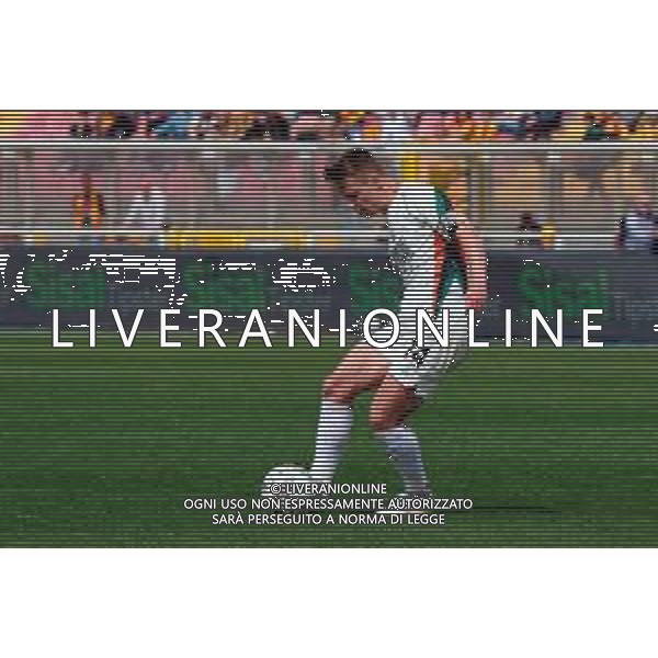 TVEM April 06, 2025 Lecce, Italy - US Lecce vs Venezia FC - Italian soccer serie A 2024/25 - Via Del Mare Stadium. In the pic: Hans Nicolussi Caviglia of Venezia FC ©TVEM Emmanuele Mastrodonato - AGENZIA ALDO LIVERANI SAS