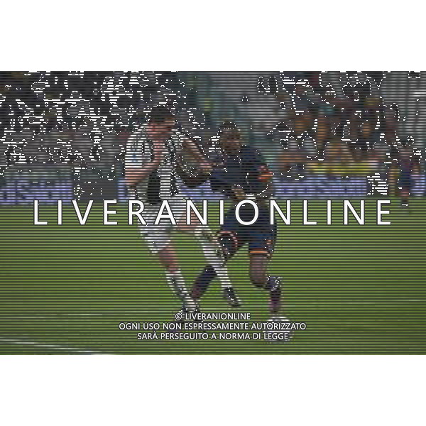 TVMV-Torino 12.04.2025 Allianz Stadium @Manuela Viganti /Ag. Aldo Liverani sas Juventus vs Lecce Campionato Calcio Serie A Enilive 2024/2025 32a giornata Nella foto: dusan vlahovic e kialonda gaspar ©TVMV Viganti - AGENZIA ALDO LIVERANI SAS