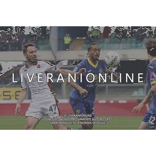 Milan Badeij of Genoa CFC battle for the ball with Antoine Bernede of Hellas Verona FC during Hellas Verona FC vs Genoa CFC, 32° Serie A Enilive 2024-25 game at Marcantonio Bentegodi stadium in Verona (VR), Italy, on April 13, 2025. (Photo by Davide Casentini)- AGENZIA ALDO LIVERANI SAS