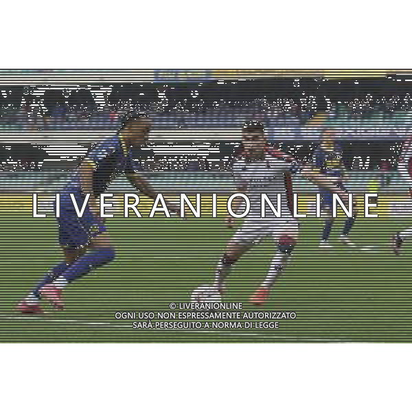 Dailon Rocha Livramento of Hellas Verona FC competes for the ball with Fabio Miretti of Genoa CFC during Hellas Verona FC vs Genoa CFC, 32° Serie A Enilive 2024-25 game at Marcantonio Bentegodi stadium in Verona (VR), Italy, on April 13, 2025. (Photo by Davide Casentini)- AGENZIA ALDO LIVERANI SAS