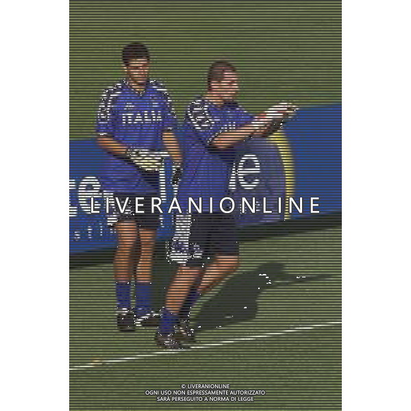 DIG- ALLENAMENTO NAZIONALE ITALIANA CALCIO A COVERCIANO 30 AGOSTO 2000 NELLA FOTO IL PORTIERE CHRISTIAN ABBIATI E FRANCESCO TOLDO AGENZIA ALDO LIVERANI SAS