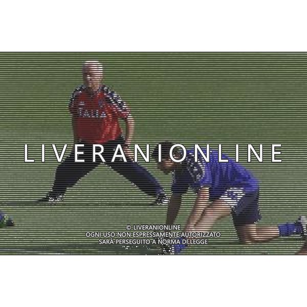 DIG- ALLENAMENTO NAZIONALE ITALIANA CALCIO A COVERCIANO 30 AGOSTO 2000 NELLA FOTO L’ALLENATORE GIOVANNI TRAPATTONI CON FRANCESCO TOLDO AGENZIA ALDO LIVERANI SAS