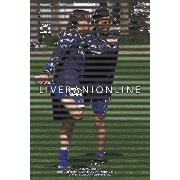 DIG- RADUNO E ALLENAMENTO NAZIONALE ITALIANA CALCIO A COVERCIANO 20 MARZO 2001 NELLA FOTO ENRICO CHIESA E ANGELO DI LIVIO AGENZIA ALDO LIVERANI SAS