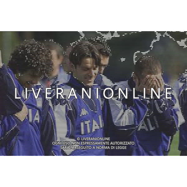 DIG- RADUNO E ALLENAMENTO NAZIONALE ITALIANA CALCIO A COVERCIANO 20 MARZO 2001 NELLA FOTO DAMIANO TOMMASI, VINCENZO MONTELLA E LUIGI DI BIAGIO AGENZIA ALDO LIVERANI SAS