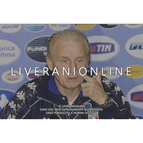 DIG- RADUNO E ALLENAMENTO NAZIONALE ITALIANA CALCIO A COVERCIANO 20 MARZO 2001 NELLA FOTO L’ALLENATORE GIOVANNI TRAPATTONI IN CONFERENZA STAMPA AGENZIA ALDO LIVERANI SAS