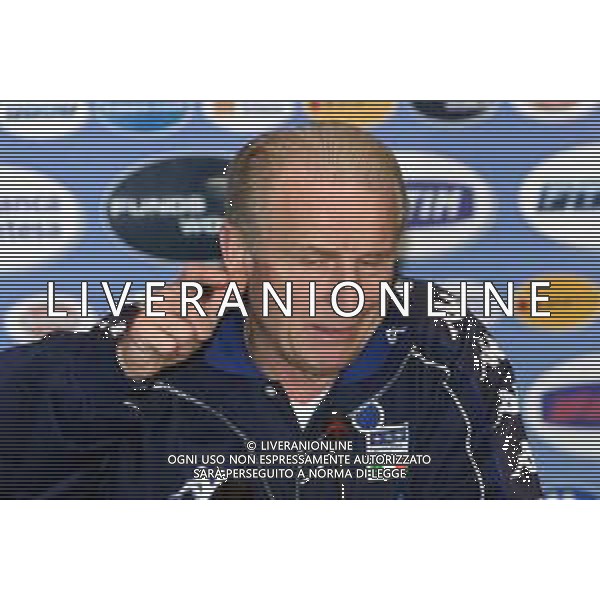 DIG- RADUNO E ALLENAMENTO NAZIONALE ITALIANA CALCIO A COVERCIANO 20 MARZO 2001 NELLA FOTO L’ALLENATORE GIOVANNI TRAPATTONI IN CONFERENZA STAMPA AGENZIA ALDO LIVERANI SAS