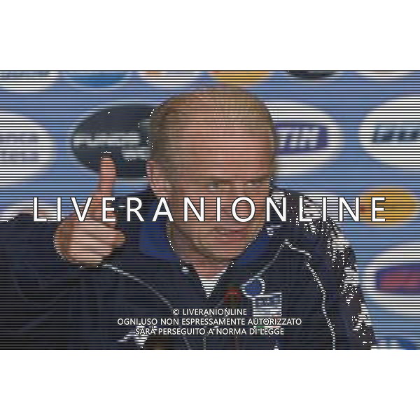 DIG- RADUNO E ALLENAMENTO NAZIONALE ITALIANA CALCIO A COVERCIANO 20 MARZO 2001 NELLA FOTO L’ALLENATORE GIOVANNI TRAPATTONI IN CONFERENZA STAMPA AGENZIA ALDO LIVERANI SAS