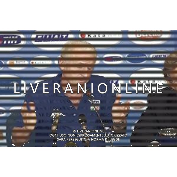 DIG- ALLENAMENTO NAZIONALE ITALIANA CALCIO A COVERCIANO 30 AGOSTO 2000 NELLA FOTO L’ALLENATORE GIOVANNI TRAPATTONI IN CONFERENZA STAMPA AGENZIA ALDO LIVERANI SAS
