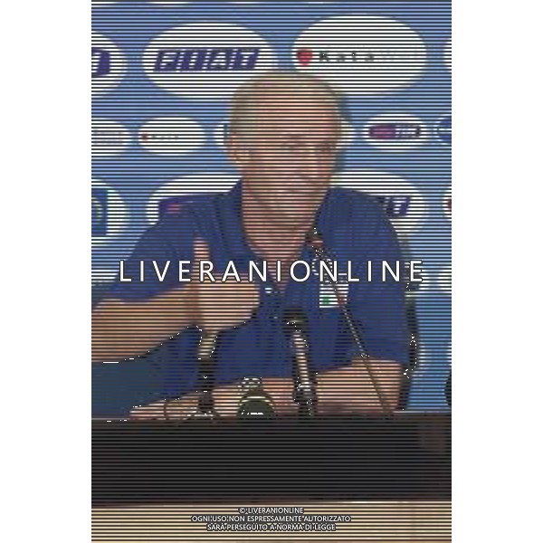 DIG- ALLENAMENTO NAZIONALE ITALIANA CALCIO A COVERCIANO 30 AGOSTO 2000 NELLA FOTO L’ALLENATORE GIOVANNI TRAPATTONI IN CONFERENZA STAMPA AGENZIA ALDO LIVERANI SAS