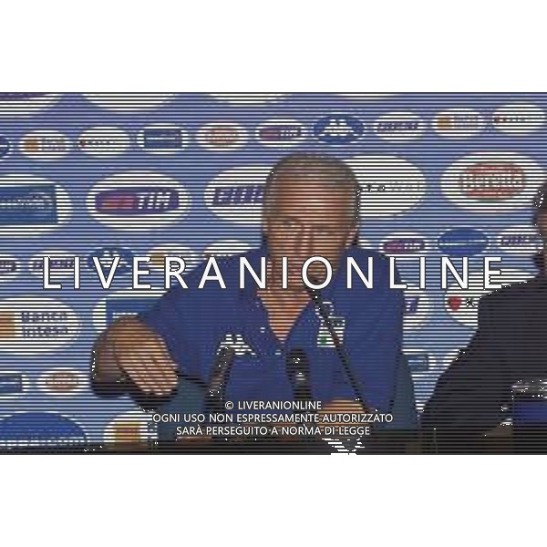 DIG- ALLENAMENTO NAZIONALE ITALIANA CALCIO A COVERCIANO 30 AGOSTO 2000 NELLA FOTO L’ALLENATORE GIOVANNI TRAPATTONI IN CONFERENZA STAMPA AGENZIA ALDO LIVERANI SAS