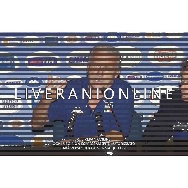 DIG- ALLENAMENTO NAZIONALE ITALIANA CALCIO A COVERCIANO 30 AGOSTO 2000 NELLA FOTO L’ALLENATORE GIOVANNI TRAPATTONI IN CONFERENZA STAMPA AGENZIA ALDO LIVERANI SAS
