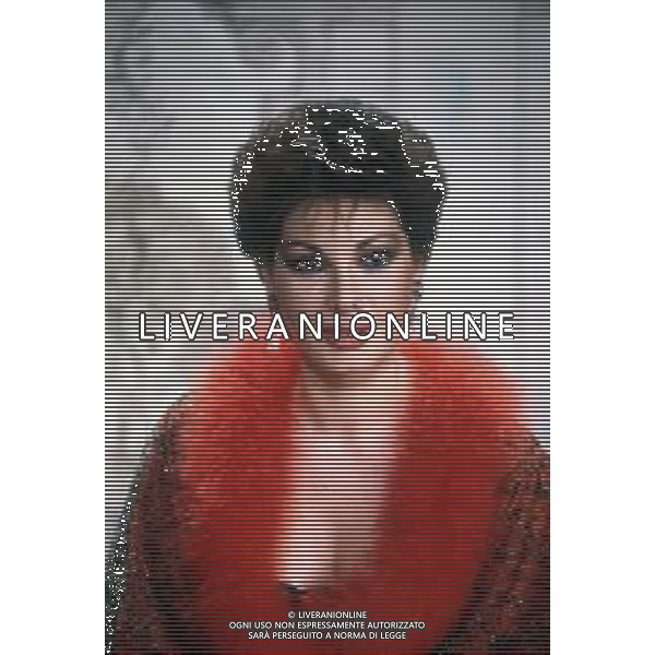 DIAP-RETROSPETTIVA EDWIGE FENECH ATTRICE NELLA FOTO EDWIGE FENECH NELLA TRASMISSIONE TELEVISIVA “RISATISSIMA“NELL\'ANNO 1985  AG ALDO LIVERANI SAS 