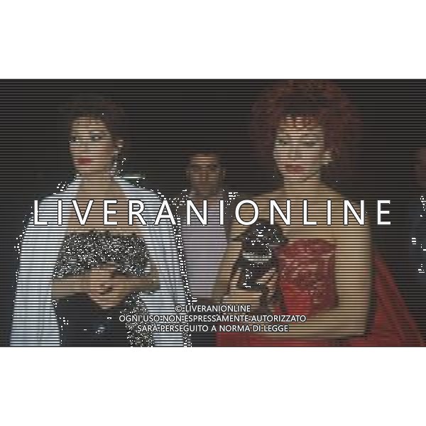 DIAP-RETROSPETTIVA EDWIGE FENECH ATTRICE NELLA FOTO EDWIGE FENECH CON CARMEN RUSSO NELLA TRASMISSIONE TELEVISIVA “RISATISSIMA“NELL\'ANNO 1985  AG ALDO LIVERANI SAS 