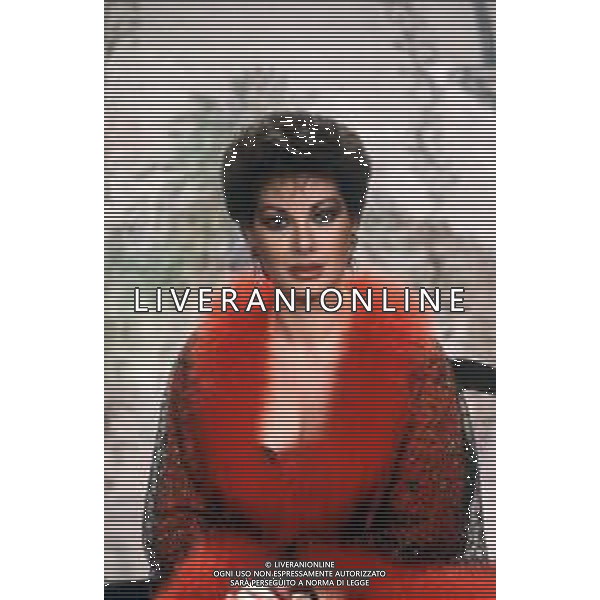 DIAP-RETROSPETTIVA EDWIGE FENECH ATTRICE NELLA FOTO EDWIGE FENECH NELLA TRASMISSIONE TELEVISIVA “RISATISSIMA“NELL\'ANNO 1985  AG ALDO LIVERANI SAS 