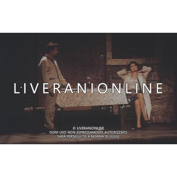 DIAP-RETROSPETTIVA EDWIGE FENECH ATTRICE NELLA FOTO EDWIGE FENECH NELLA COMMEDIA TEATRALE “ D\'AMORE SI MUORE “NELL\'ANNO 1986  AG ALDO LIVERANI SAS 