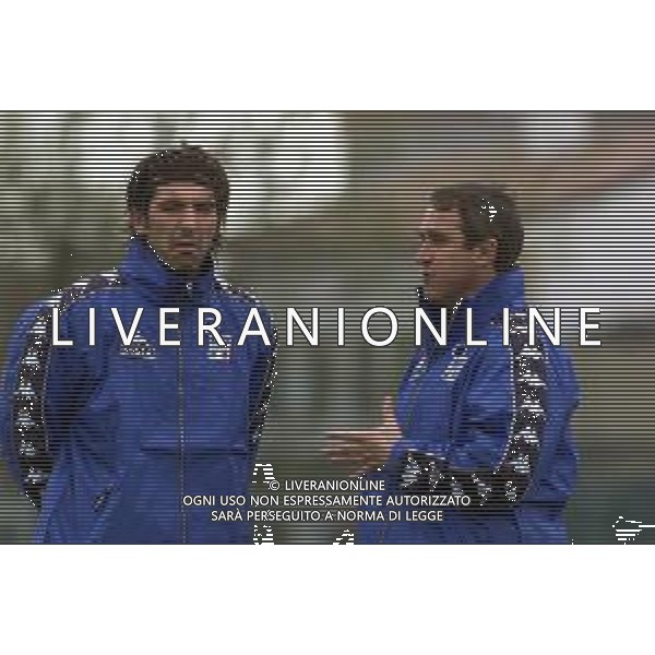 DIG- ALLENAMENTO NAZIONALE ITALIANA CALCIO A MONFALCONE 27 MARZO 2001 NELLA FOTO GIANLUIGI BUFFON E PIETRO GHEDIN AGENZIA ALDO LIVERANI SAS