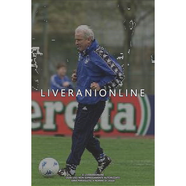 DIG- ALLENAMENTO NAZIONALE ITALIANA CALCIO A MONFALCONE 27 MARZO 2001 NELLA FOTO L’ALLENATORE GIOVANNI TRAPATTONI AGENZIA ALDO LIVERANI SAS