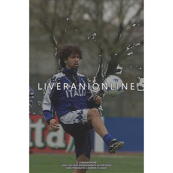 DIG- ALLENAMENTO NAZIONALE ITALIANA CALCIO A MONFALCONE 27 MARZO 2001 NELLA FOTO DAMIANO TOMMASI AGENZIA ALDO LIVERANI SAS