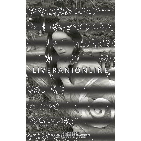 NEG-STRESA SET DEL FILM ANNA, QUEL PARTICOLARE PIACERE NELLA FOTO EDWIGE FENECH NELL\'ANNO 1973 AG ALDO LIVERANI SAS
