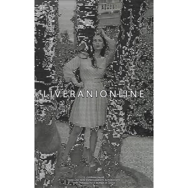 NEG-STRESA SET DEL FILM ANNA, QUEL PARTICOLARE PIACERE NELLA FOTO EDWIGE FENECH NELL\'ANNO 1973 AG ALDO LIVERANI SAS