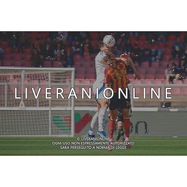 TVEM April 19, 2025 Lecce, Italy - US Lecce vs Como 1907 - Italian soccer serie A 2024/25 - Via Del Mare Stadium. In the pic: Edoardo Goldaniga of Como 1907 in action against Þorir Johann Helgason of US Lecce ©TVEM Emmanuele Mastrodonato - AGENZIA ALDO LIVERANI SAS