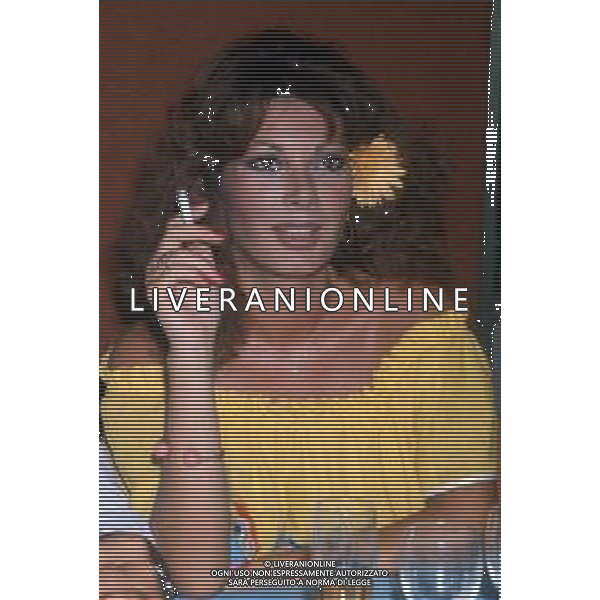 DIAP-RETROSPETTIVA EDWIGE FENECH ATTRICE NELLA FOTO EDWIGE FENECH NELL\'ANNO 1982 A TAORMINA AG ALDO LIVERANI SAS