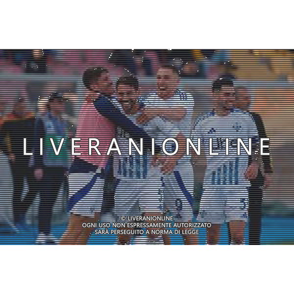 TVEM April 19, 2025 Lecce, Italy - US Lecce vs Como 1907 - Italian soccer serie A 2024/25 - Via Del Mare Stadium. In the pic: Edoardo Goldaniga of Como 1907 celebrates after scoring a goal with teammates ©TVEM Emmanuele Mastrodonato - AGENZIA ALDO LIVERANI SAS