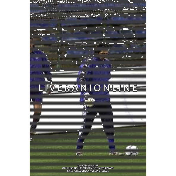 DIG- ALLENAMENTO NAZIONALE ITALIANA CALCIO A BUCAREST IN ROMANIA 23 MARZO 2001 NELLA FOTO GIANLUIGI BUFFON AGENZIA ALDO LIVERANI SAS