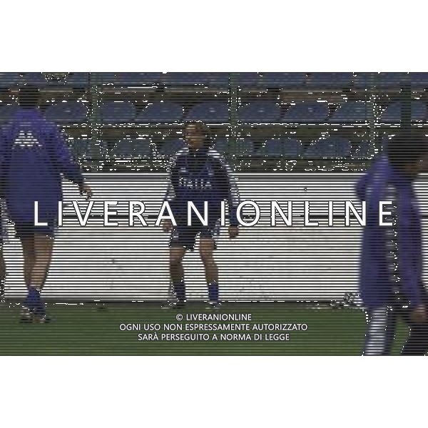 DIG- ALLENAMENTO NAZIONALE ITALIANA CALCIO A BUCAREST IN ROMANIA 23 MARZO 2001 NELLA FOTO ENRICO CHIESA AGENZIA ALDO LIVERANI SAS