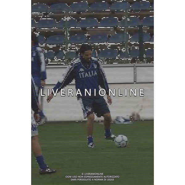 DIG- ALLENAMENTO NAZIONALE ITALIANA CALCIO A BUCAREST IN ROMANIA 23 MARZO 2001 NELLA FOTO STEFANO FIORE AGENZIA ALDO LIVERANI SAS