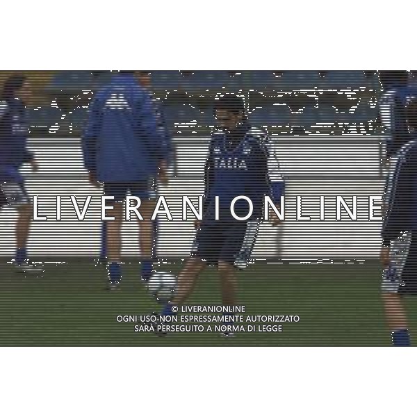 DIG- ALLENAMENTO NAZIONALE ITALIANA CALCIO A BUCAREST IN ROMANIA 23 MARZO 2001 NELLA FOTO STEFANO FIORE AGENZIA ALDO LIVERANI SAS